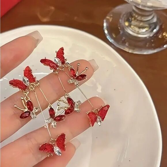 ♥️ Betsey Johnson Elegant & Gorgeous Red Butterfly Dangle Earrings ♥️ - Picture 5 of 5